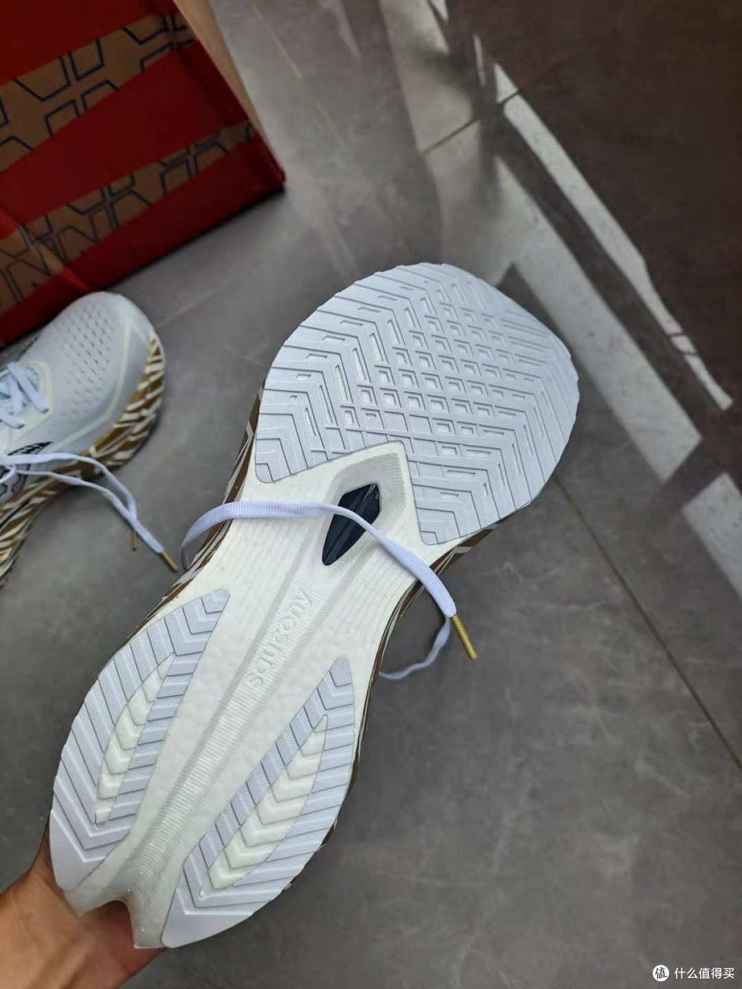 Saucony索康尼啡速4：轻弹竞速的黄金搭档