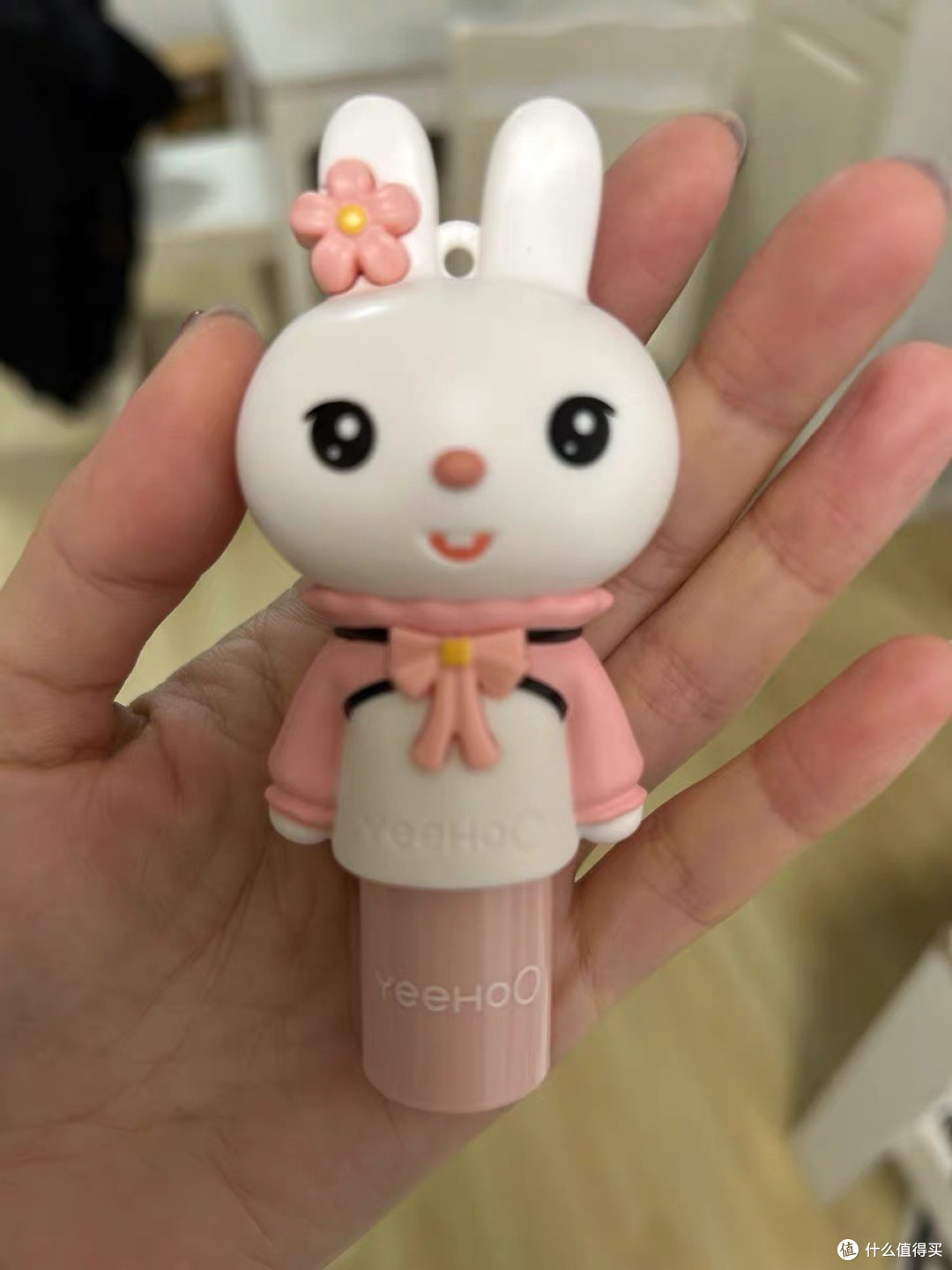一只治愈“舔唇症”的魔法兔:英氏润唇膏