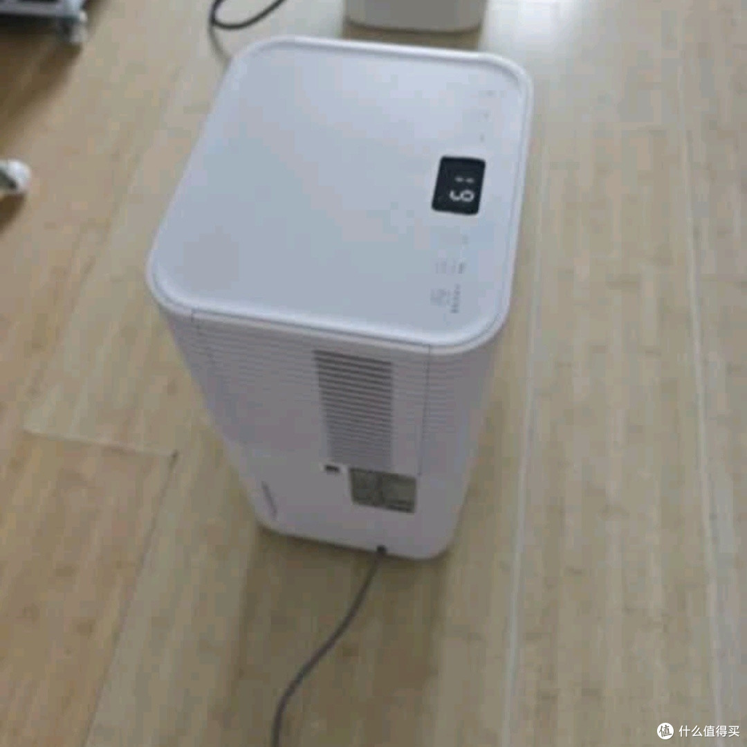 京东京造除湿机/抽湿机家用除湿器 12L/天除湿量 负离子净化除菌