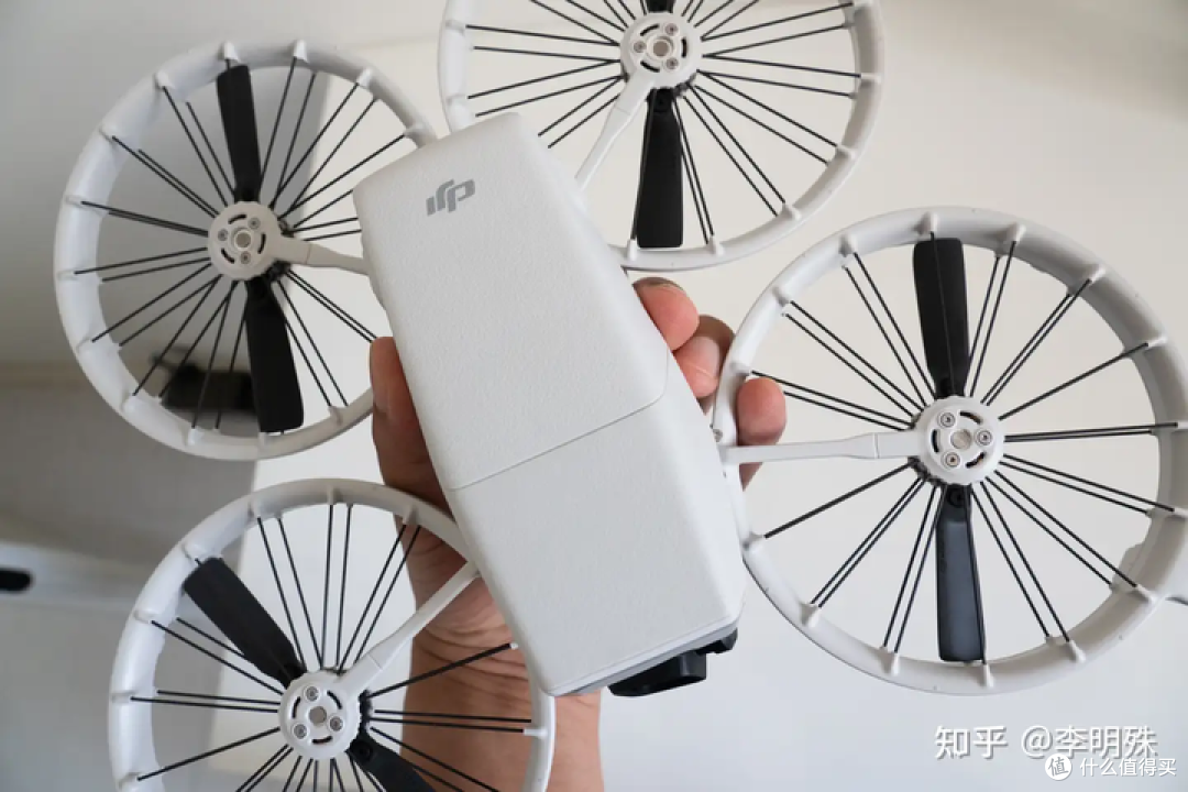大疆 DJI Flip 测评:新手也能拍大片,但抗风和避障能力仍有限