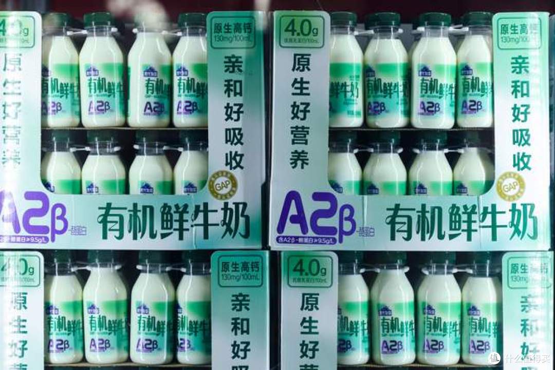 图：蒙牛现代牧场4.0有机A2β-酪蛋白鲜牛奶在M会员店上架亮相