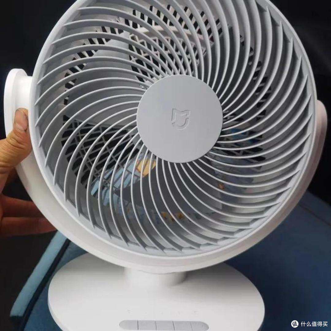 米家桌面风扇:轻便灵活,智能操控
