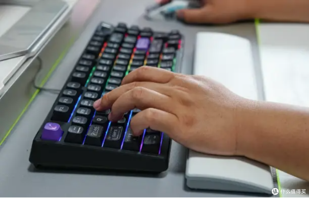 微星FORGE GK600 W方程式深度体验:三模连接+全键热插拔真香!