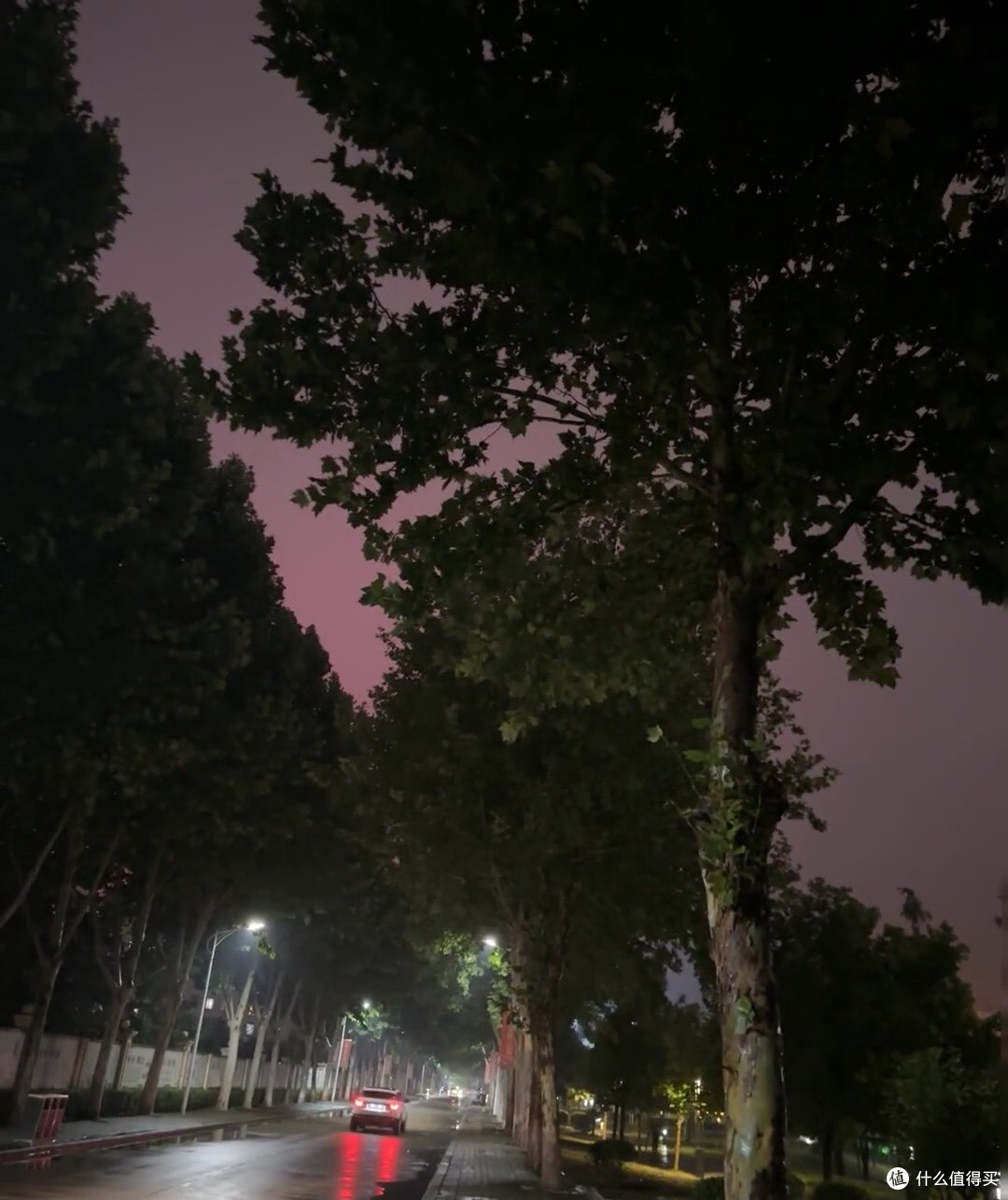 喝一口乌苏小麦白啤，感受清爽