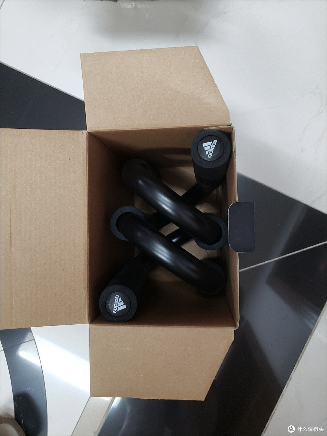 跟风买的阿迪俯卧撑支架，成了家里最占地方的鸡肋