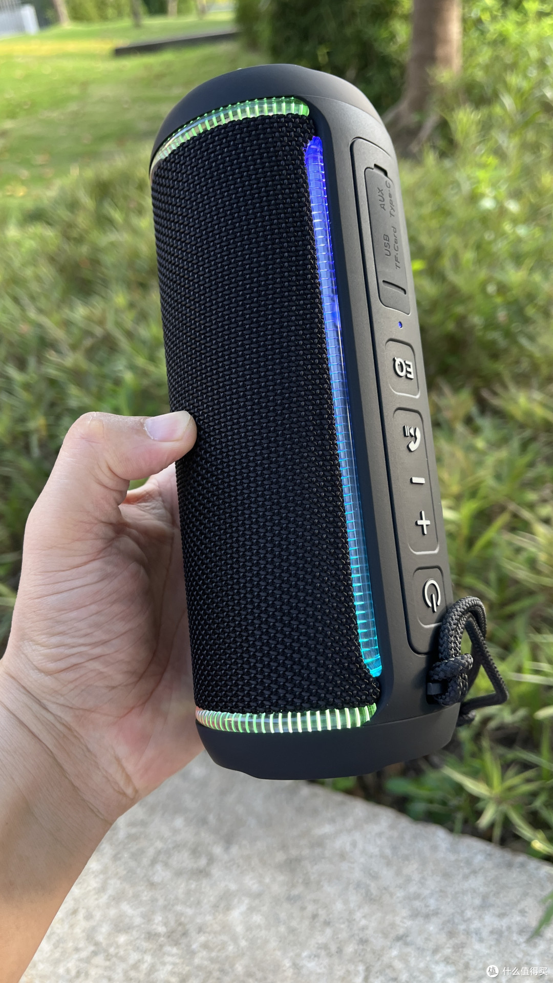 雷登X30蓝牙音箱:把音乐节揣进兜里,还附赠彩虹色的快乐