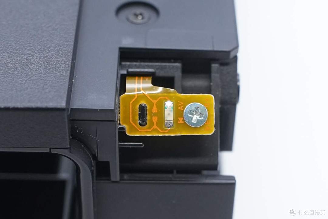 支持TV模式4K分辨率输出,任天堂Switch 2港版原装充电底座拆解