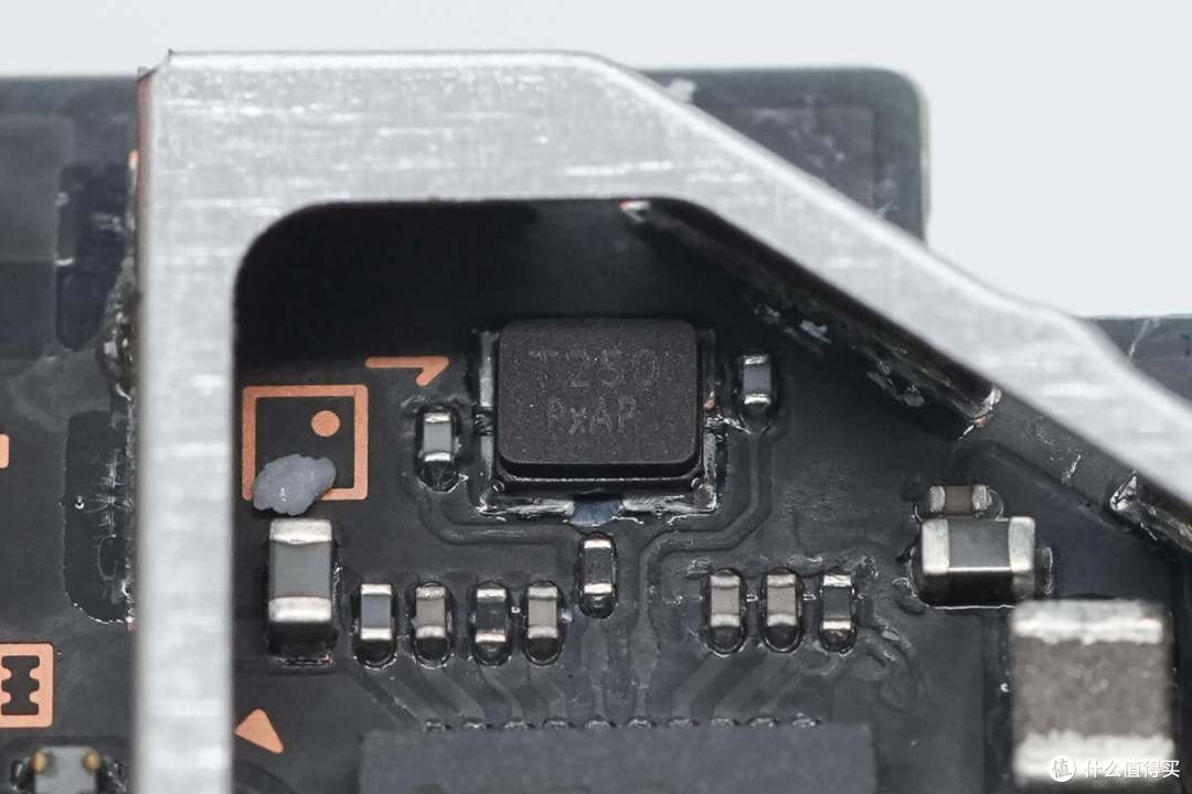 支持TV模式4K分辨率输出,任天堂Switch 2港版原装充电底座拆解