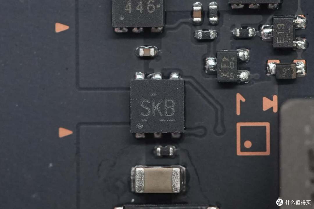 支持TV模式4K分辨率输出,任天堂Switch 2港版原装充电底座拆解