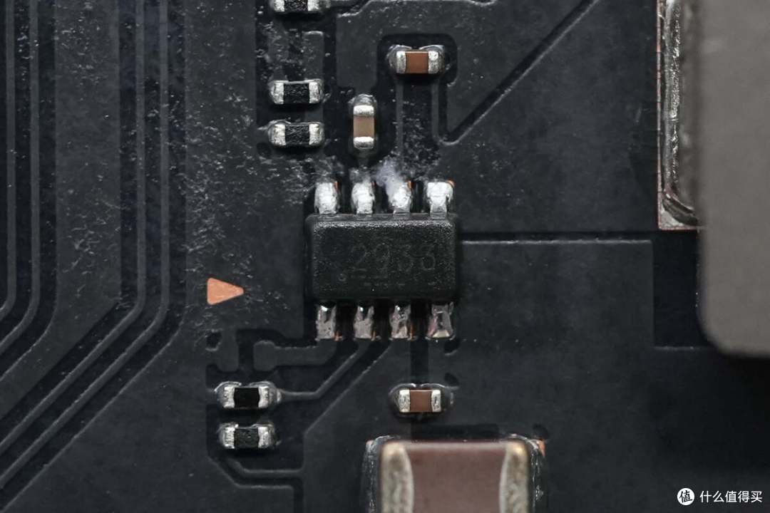 支持TV模式4K分辨率输出,任天堂Switch 2港版原装充电底座拆解