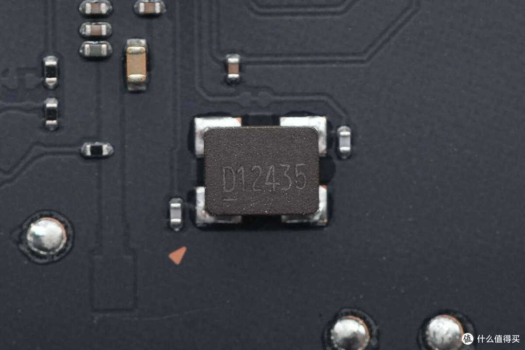 支持TV模式4K分辨率输出,任天堂Switch 2港版原装充电底座拆解