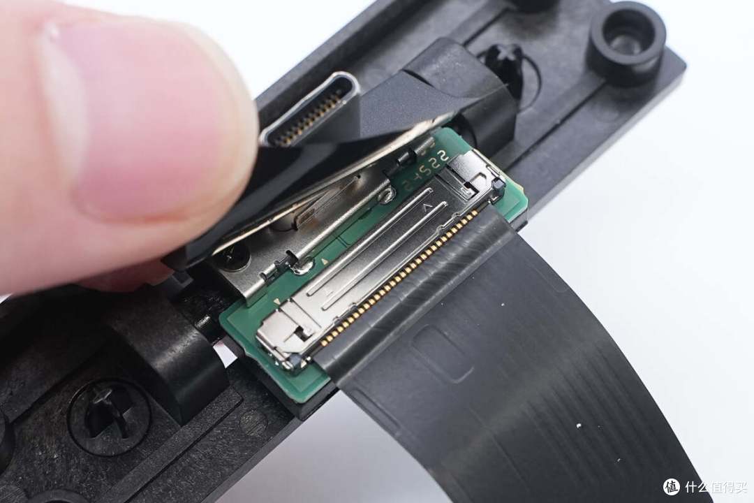 支持TV模式4K分辨率输出,任天堂Switch 2港版原装充电底座拆解