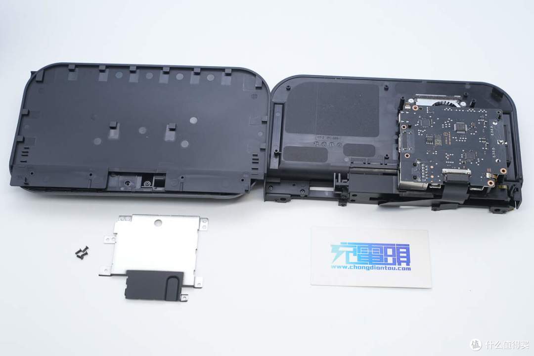支持TV模式4K分辨率输出,任天堂Switch 2港版原装充电底座拆解