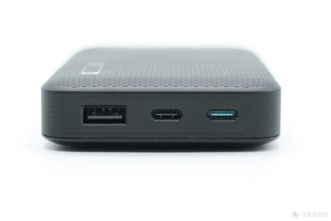 15000mAh大容量厚度仅2.1cm，酷态科15号超级电能卡Air拆解