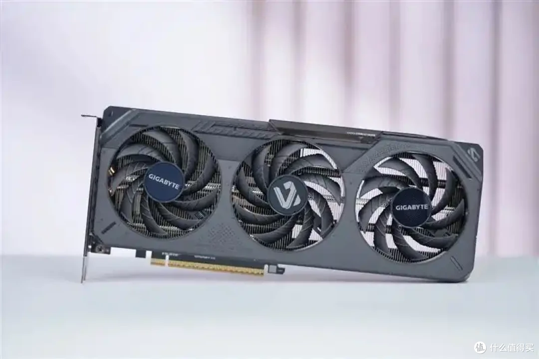 技嘉RTX 5050 GAMING OC显卡评测:升级DLSS 4的新版“RTX 4060”