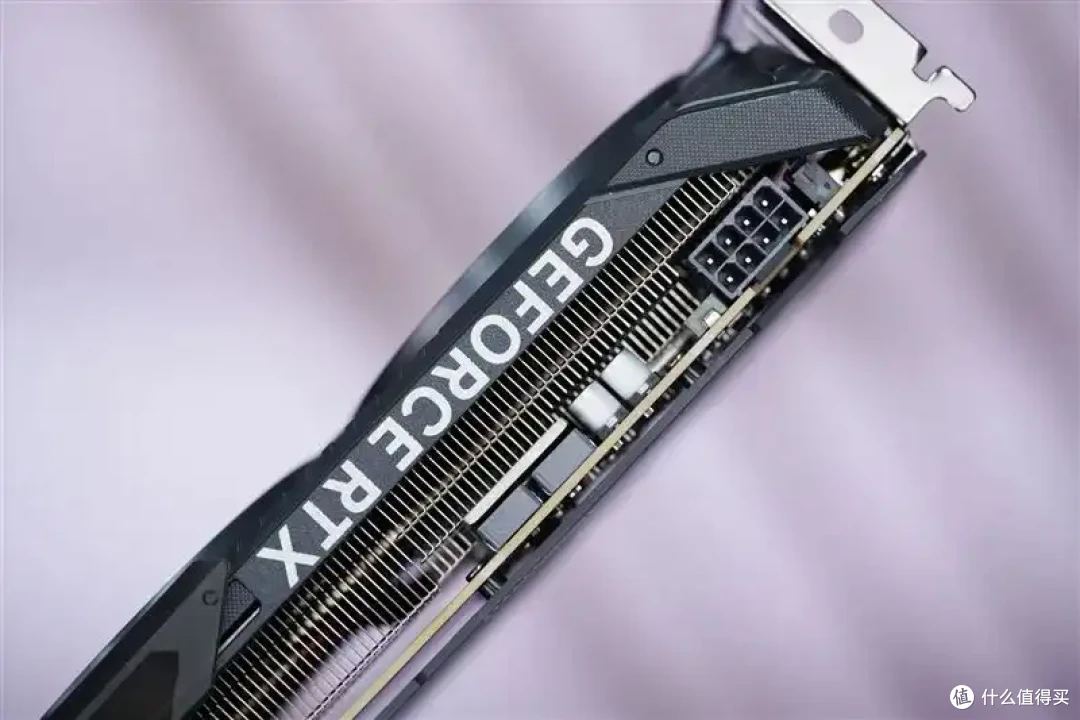 技嘉RTX 5050 GAMING OC显卡评测:升级DLSS 4的新版“RTX 4060”