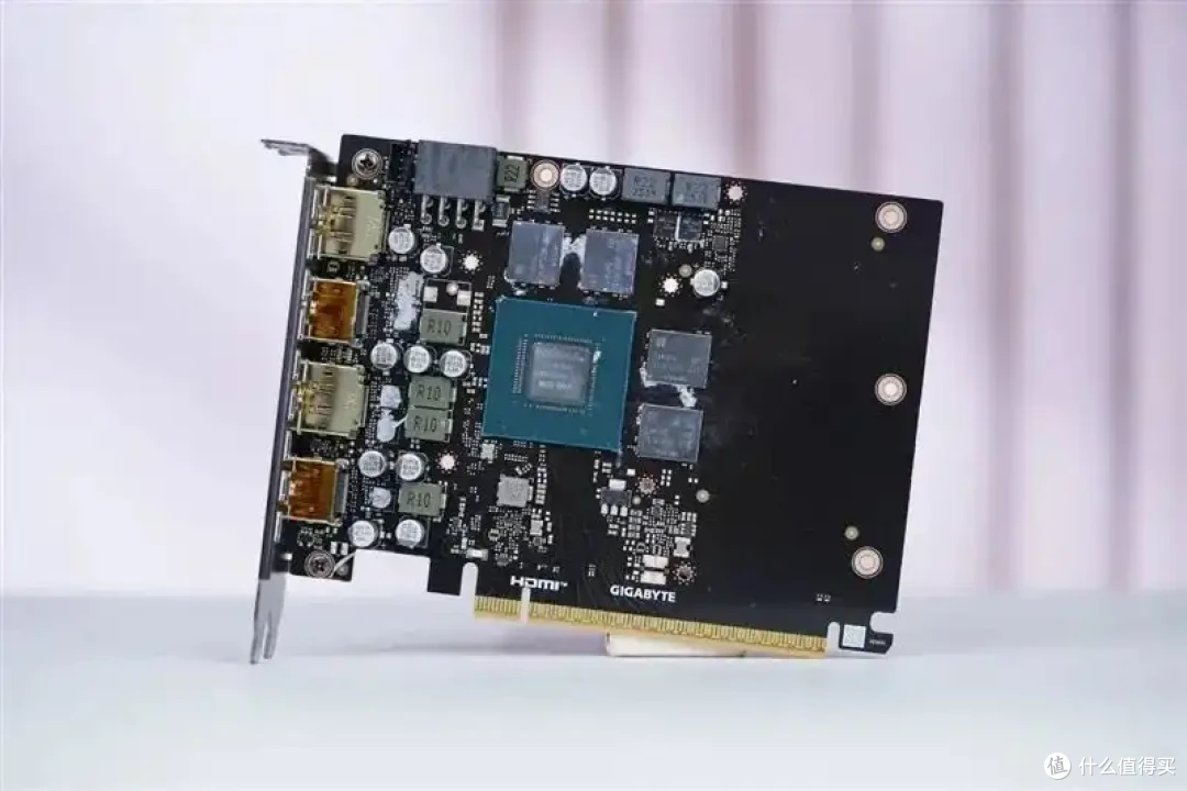 技嘉RTX 5050 GAMING OC显卡评测:升级DLSS 4的新版“RTX 4060”