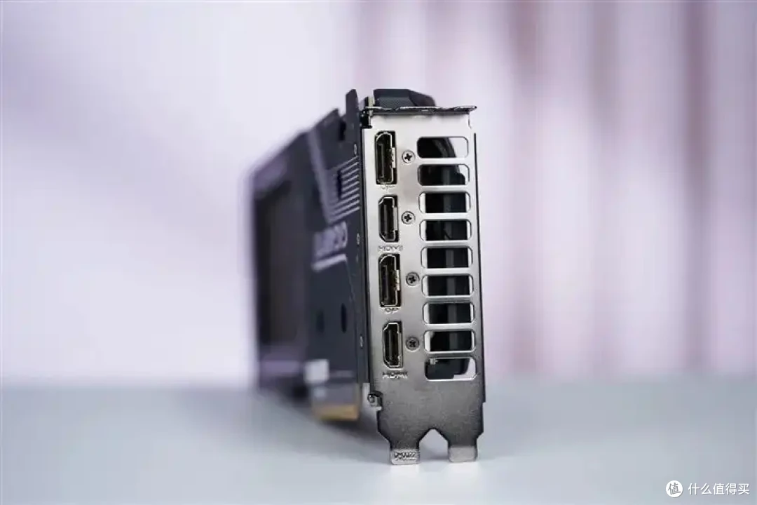 技嘉RTX 5050 GAMING OC显卡评测:升级DLSS 4的新版“RTX 4060”