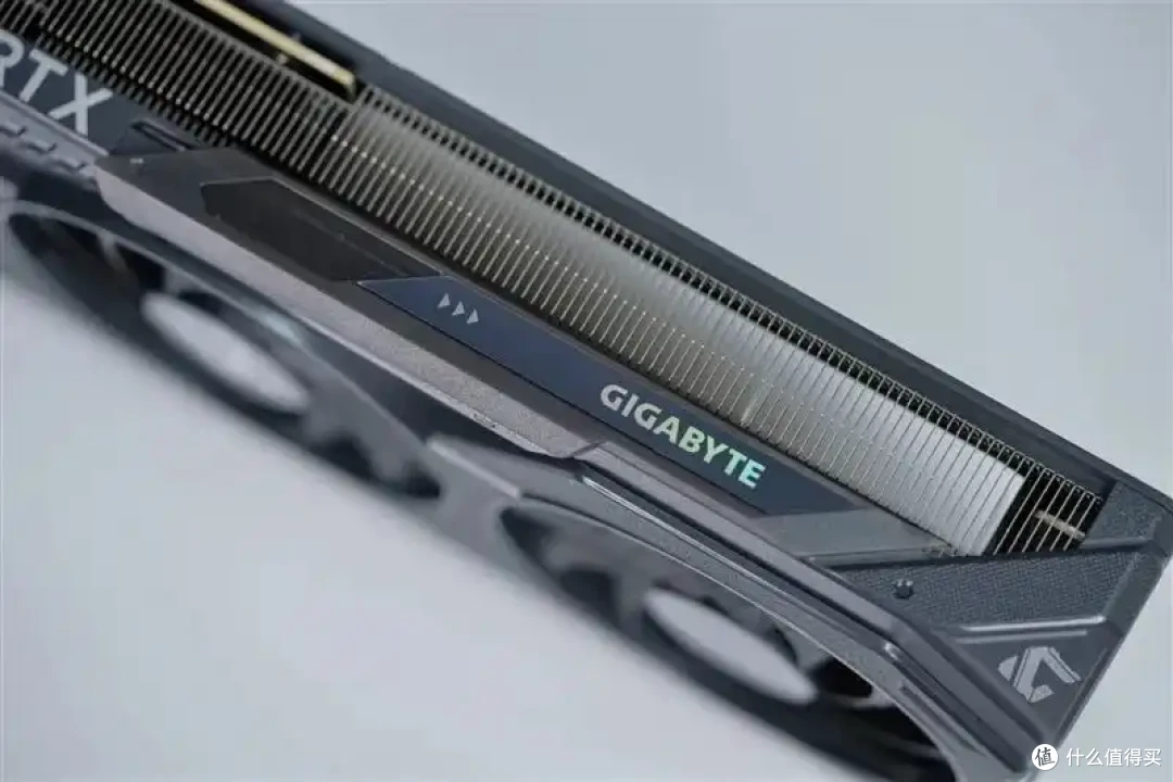 技嘉RTX 5050 GAMING OC显卡评测:升级DLSS 4的新版“RTX 4060”