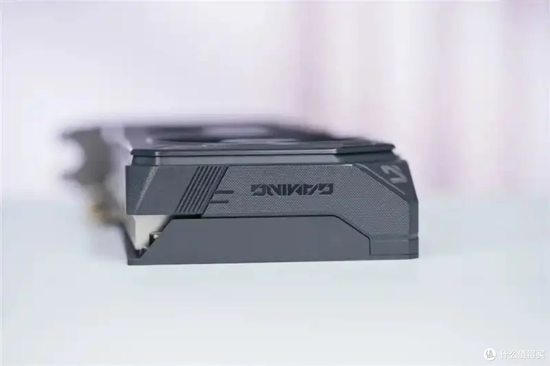 技嘉RTX 5050 GAMING OC显卡评测:升级DLSS 4的新版“RTX 4060”