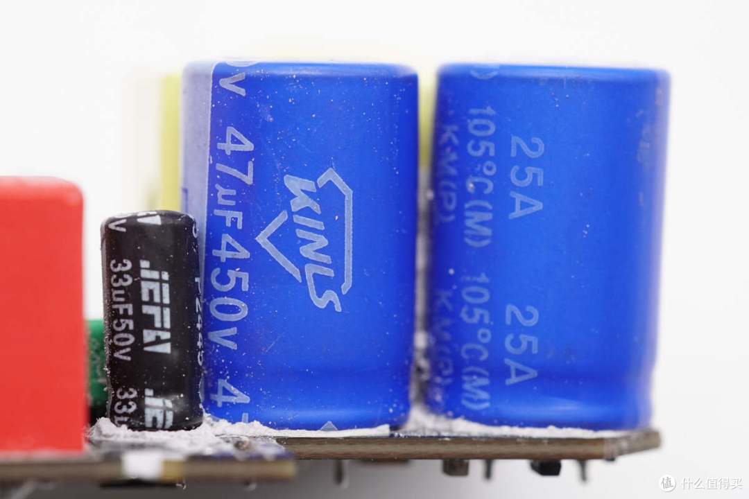 可控像素点阵设计,科技感满满,闪极点阵屏140W氮化镓充电器拆解