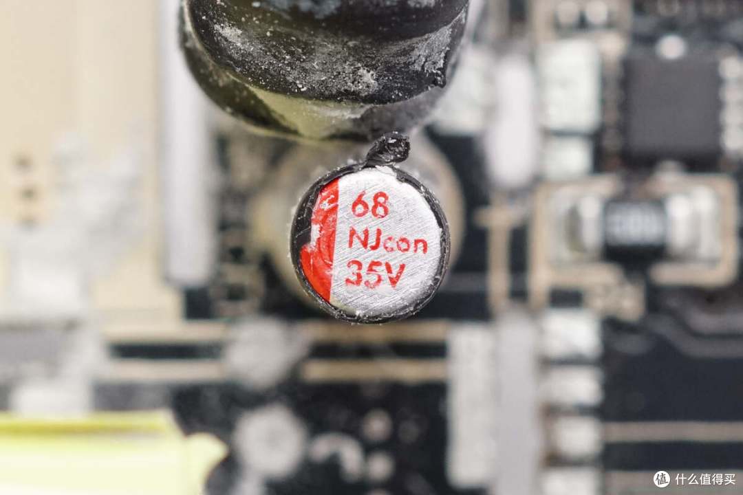 可控像素点阵设计,科技感满满,闪极点阵屏140W氮化镓充电器拆解