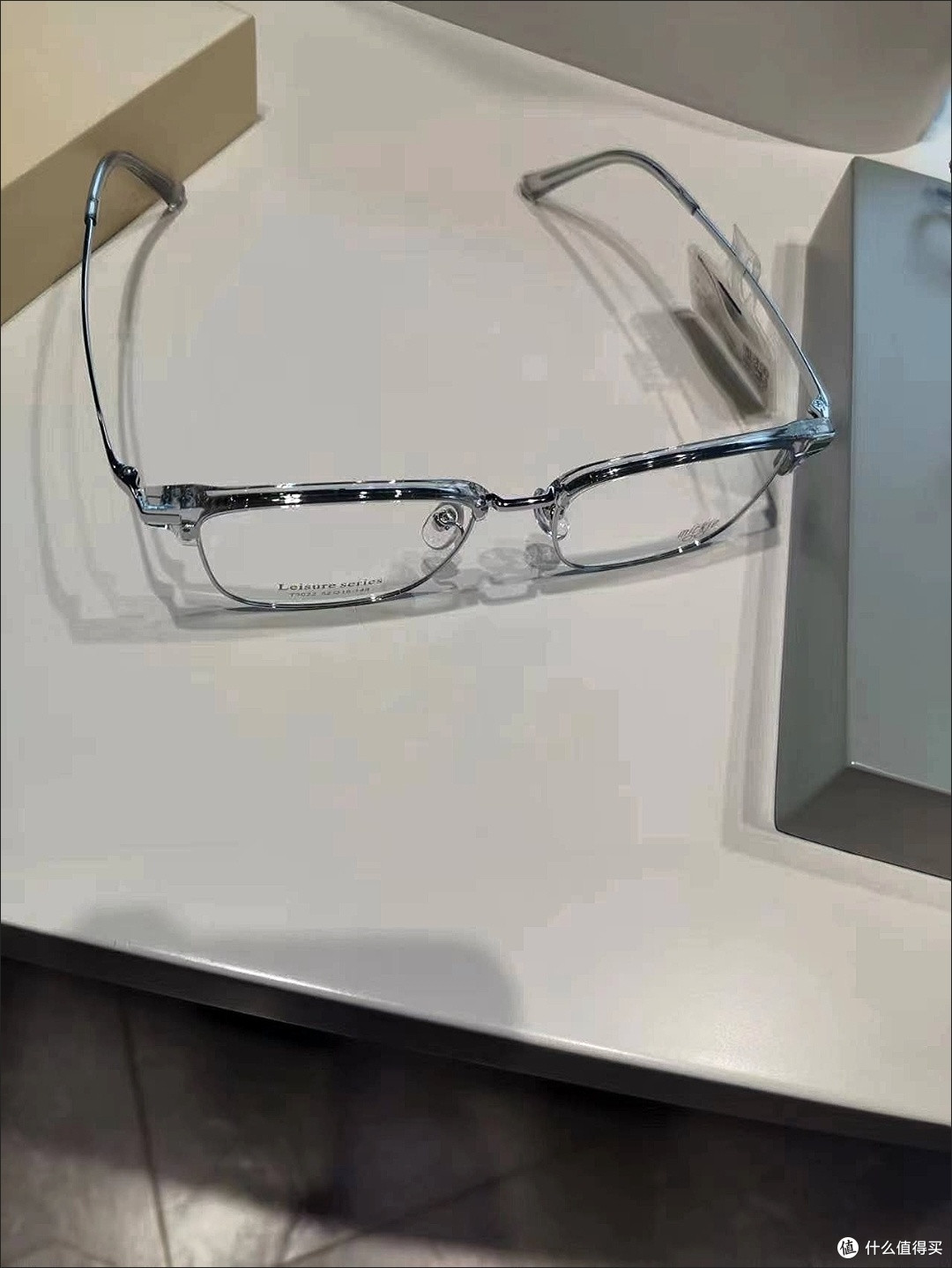 眼镜大赏:普莱斯纯钛半框眼镜,是“痞帅高级感”还是实用硬通货