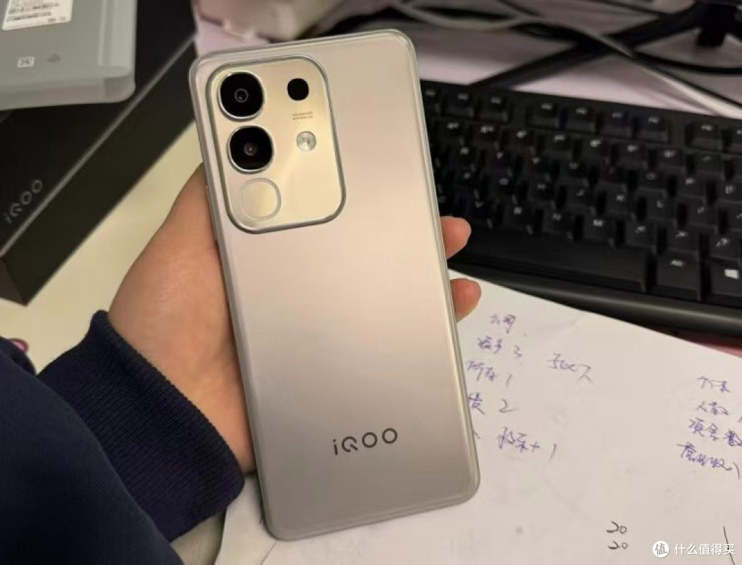 LCD永不为奴!6500mAh+LCD屏+天玑7300,iQOO跌至865元