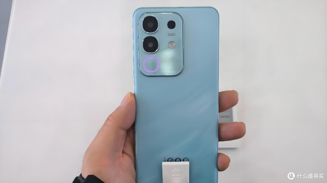 LCD永不为奴!6500mAh+LCD屏+天玑7300,iQOO跌至865元
