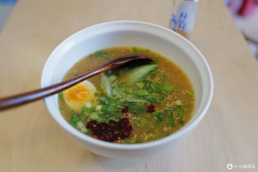 这条被Prada带火的小马路,简直卷出了宇宙