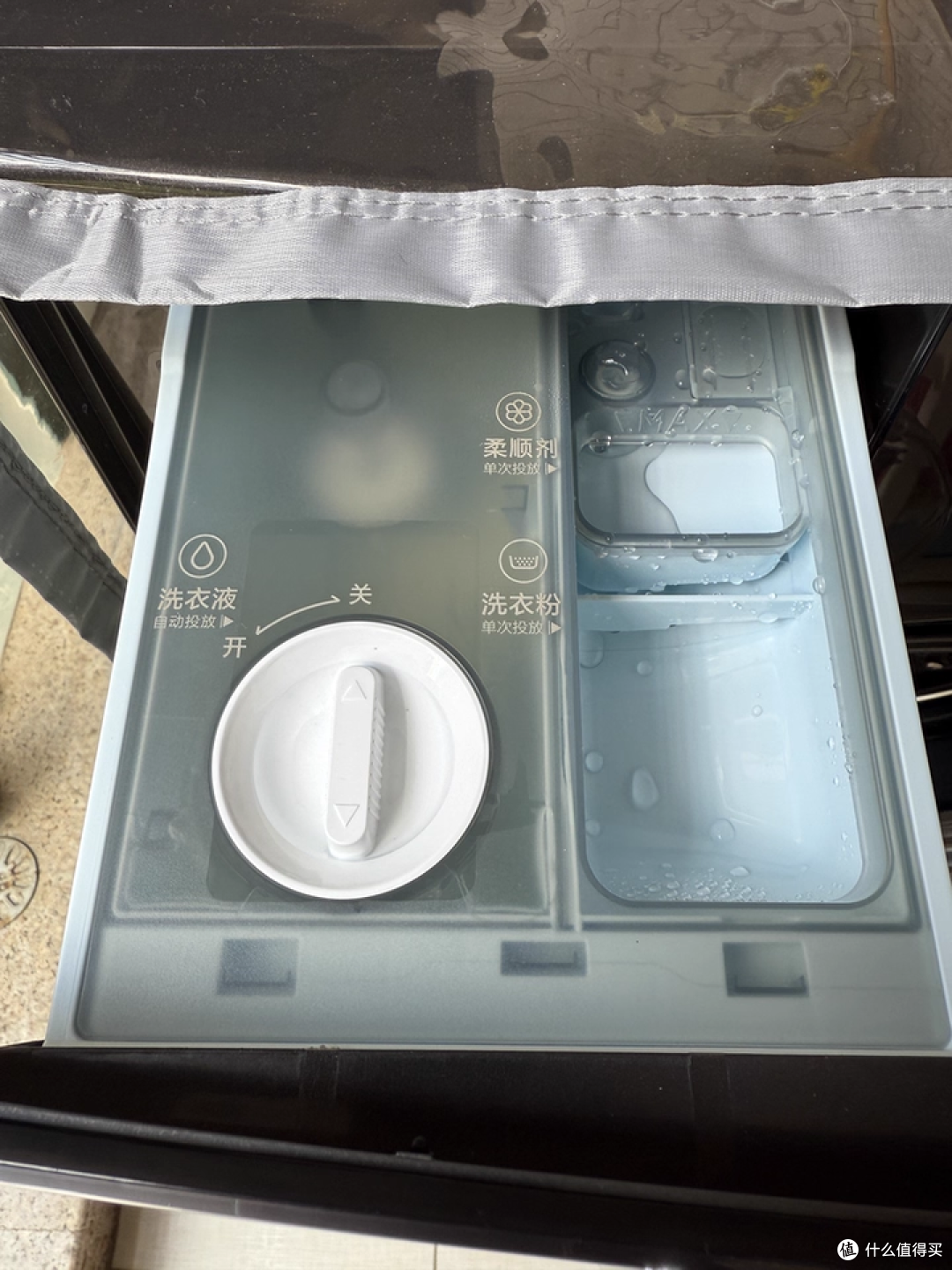 雨季防潮有妙招!小天鹅小乌梅洗衣机帮你搞定
