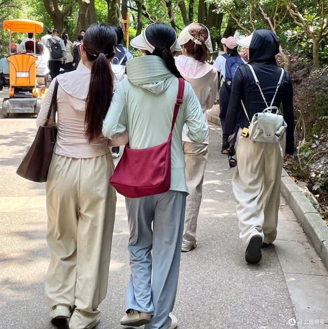 扔掉100件衣服后，我总结出夏季不该买的9类衣服，纯属浪费钱！