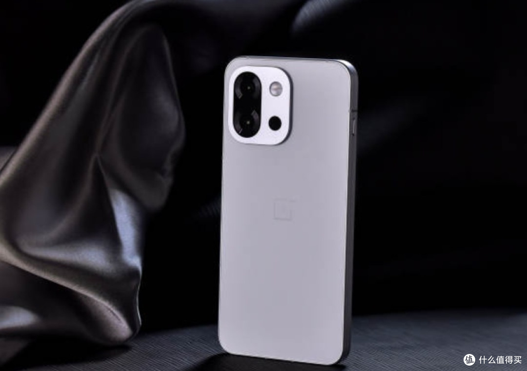 骁龙8至尊版旗舰重回低价,6260mAh+8T屏,国补后依然“真香”