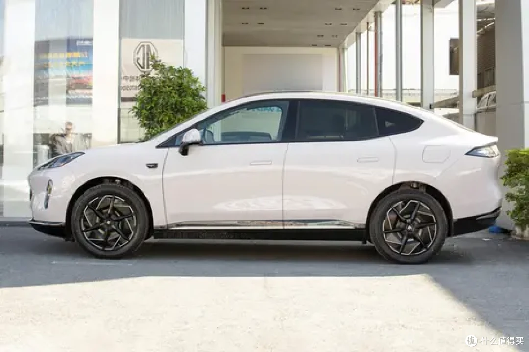 预算20万-25万,选昊铂HT还是唐L EV?看完配置就知道了
