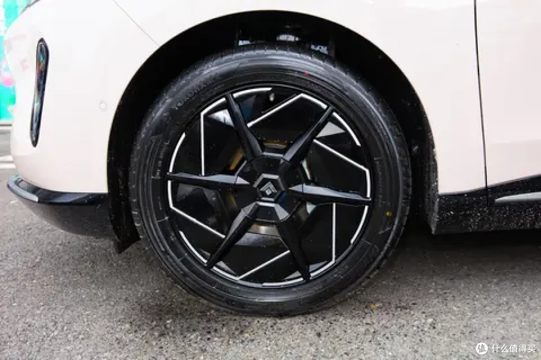 预算20万-25万,选昊铂HT还是唐L EV?看完配置就知道了