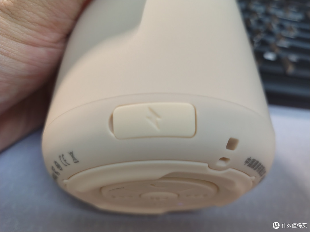 一个小小的蓝牙音箱