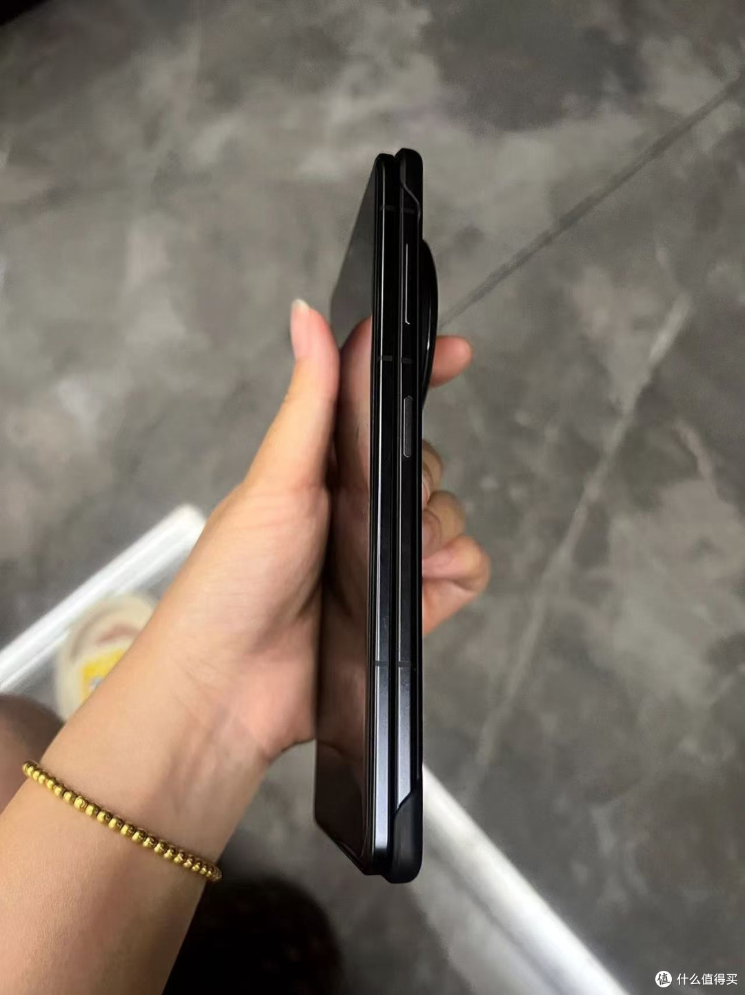 影像与续航兼备的折叠屏手机