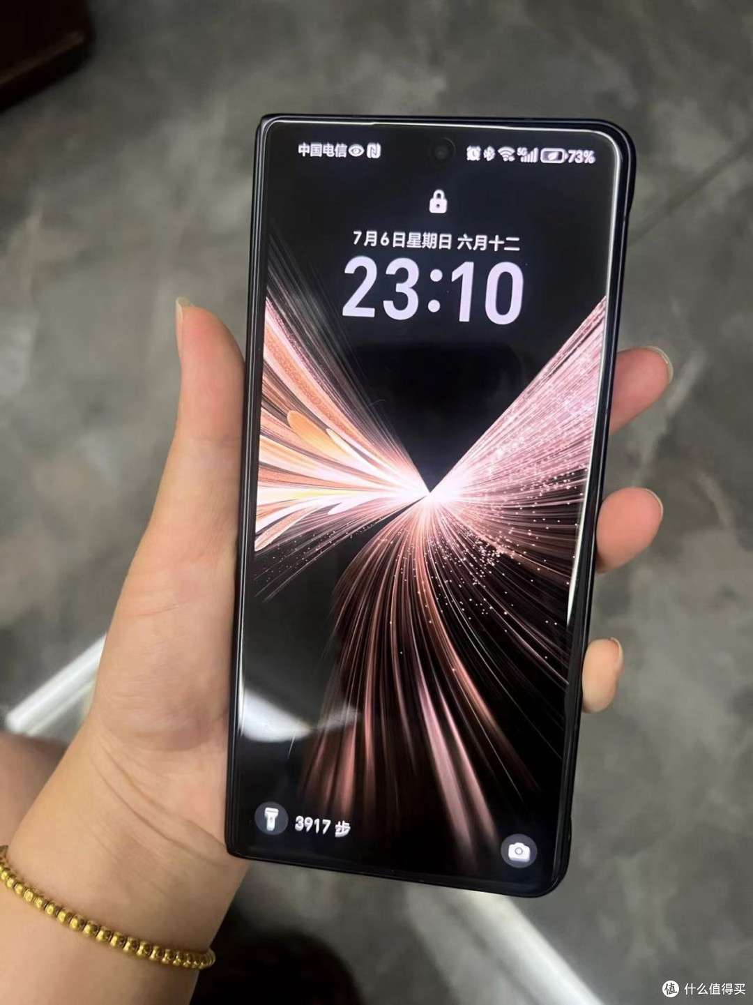 影像与续航兼备的折叠屏手机