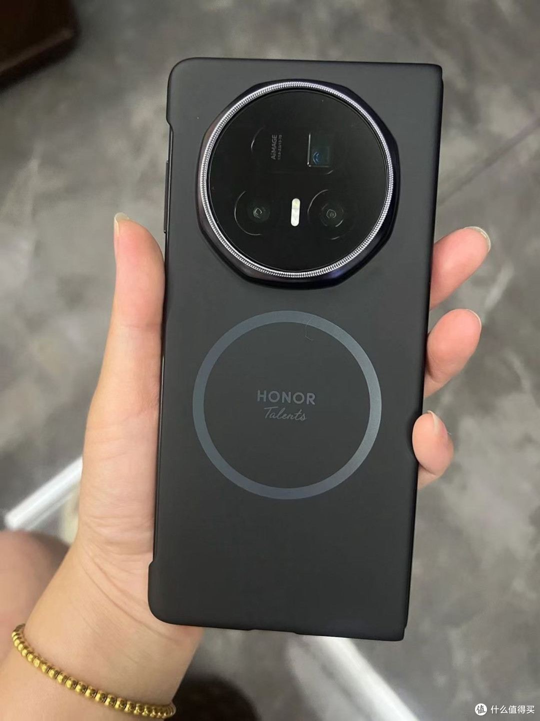 影像与续航兼备的折叠屏手机