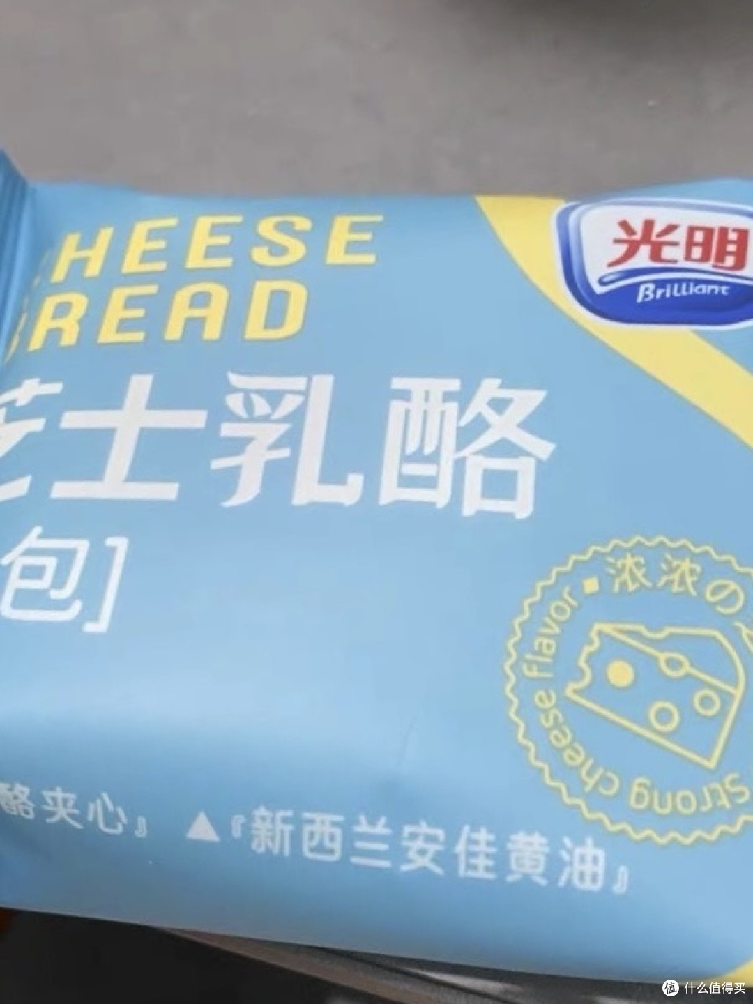 醇厚爆浆,一口沦陷!光明芝士乳酪餐包的晨光治愈