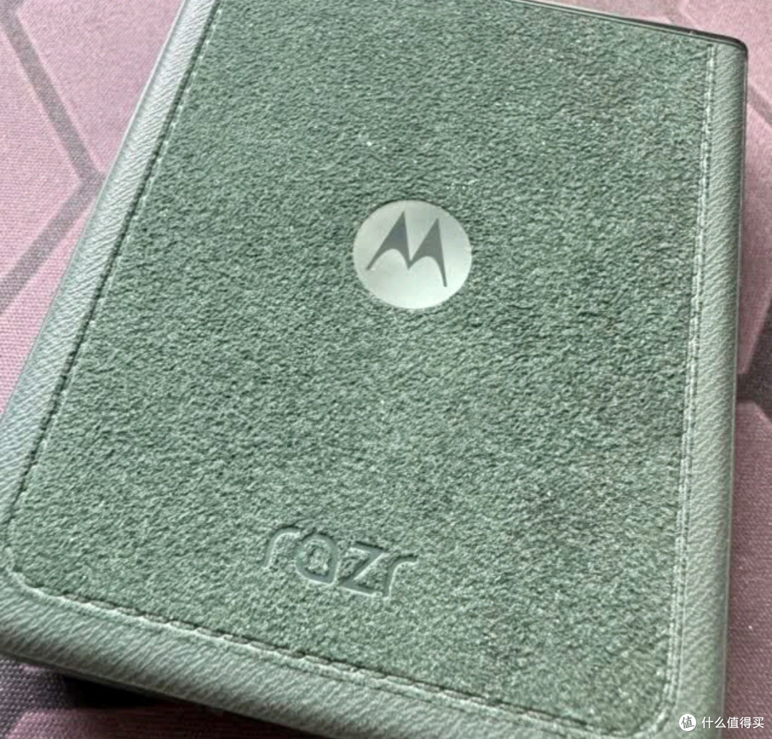 摩托罗拉折叠屏的奢华新章