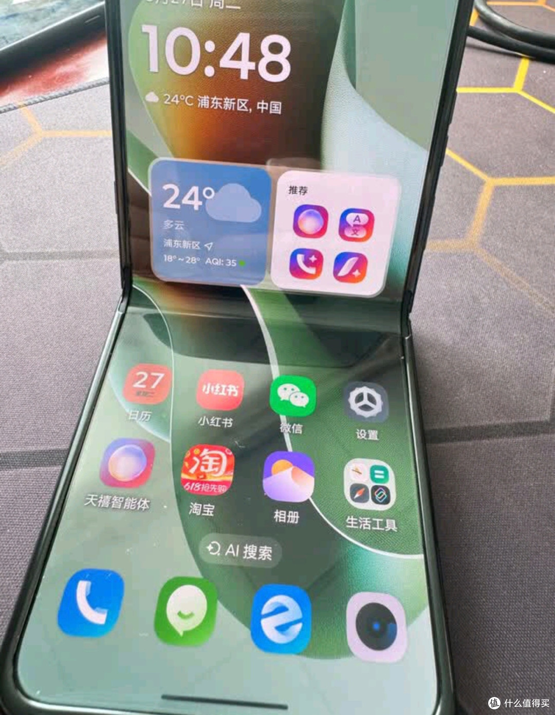 摩托罗拉折叠屏的奢华新章