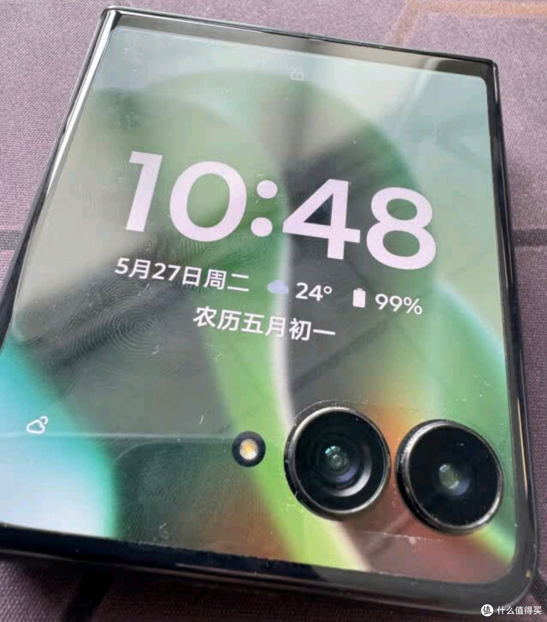 摩托罗拉折叠屏的奢华新章