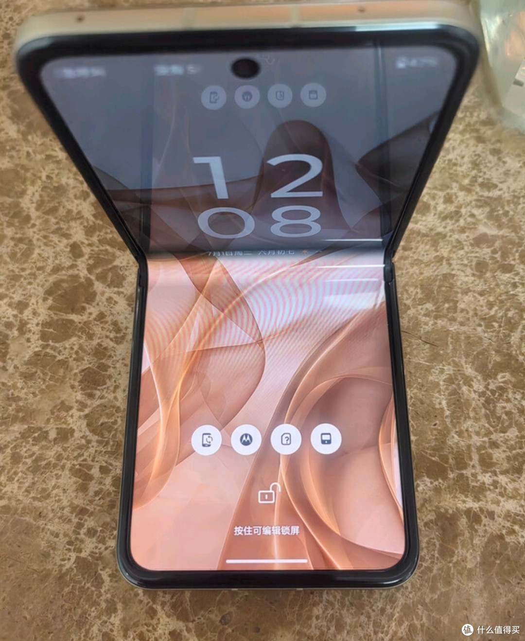摩托罗拉moto razr 50:小折叠里的全能宝藏
