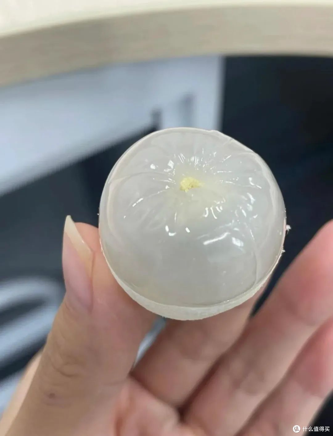 被年轻人的脑洞折服了!一颗小小的荔枝,都被 “吃出花”来了