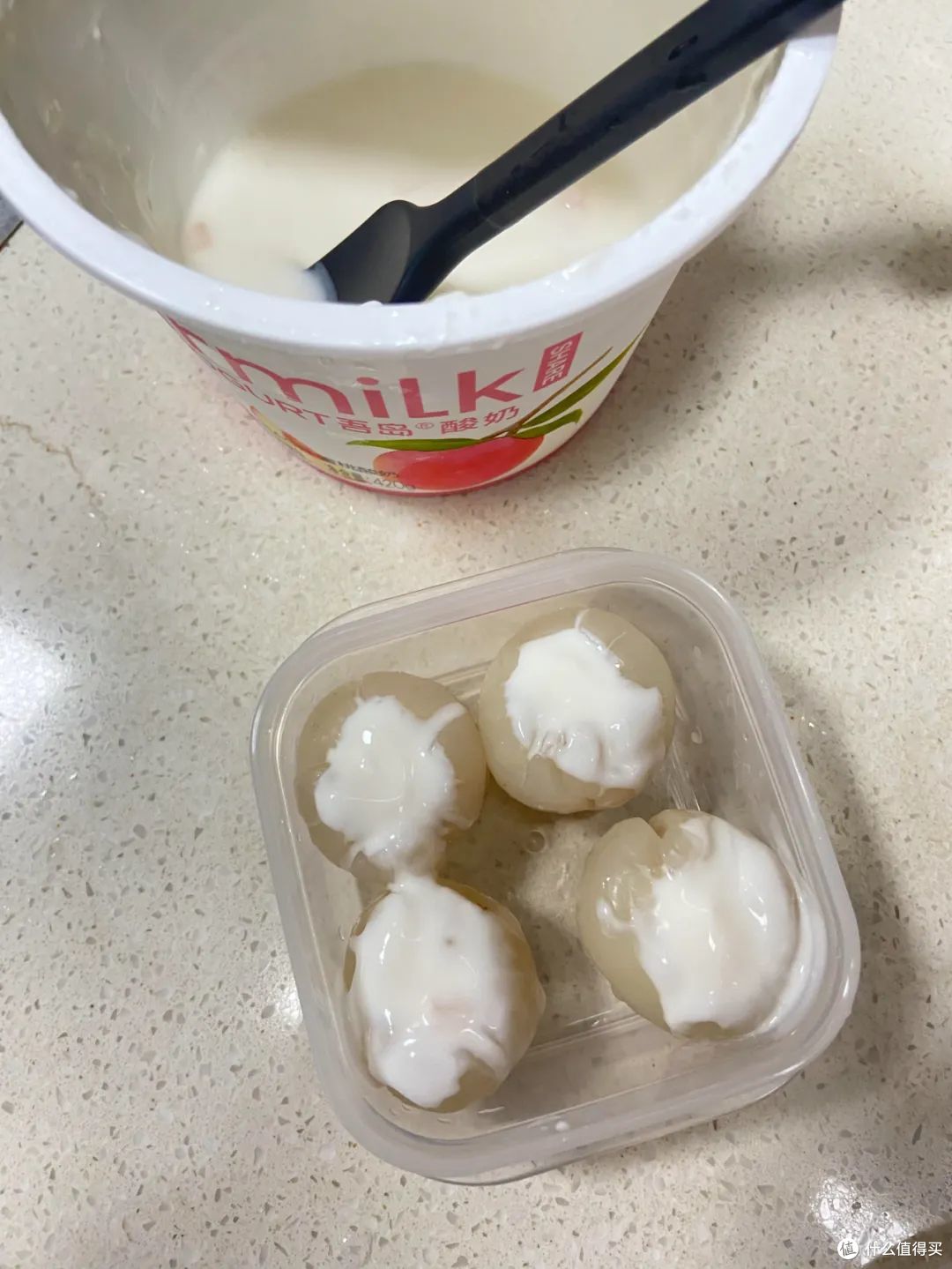 被年轻人的脑洞折服了!一颗小小的荔枝,都被 “吃出花”来了