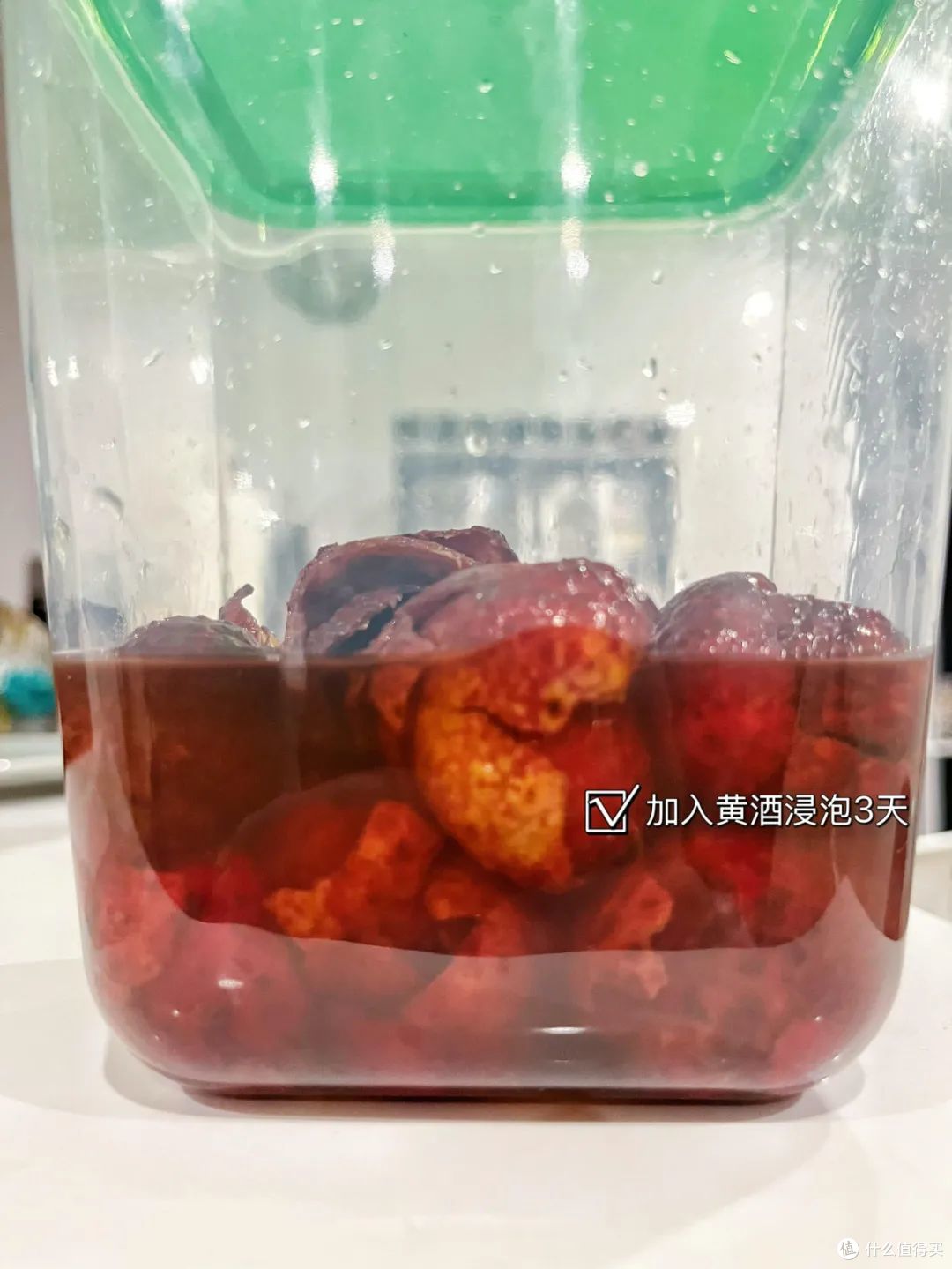 被年轻人的脑洞折服了!一颗小小的荔枝,都被 “吃出花”来了