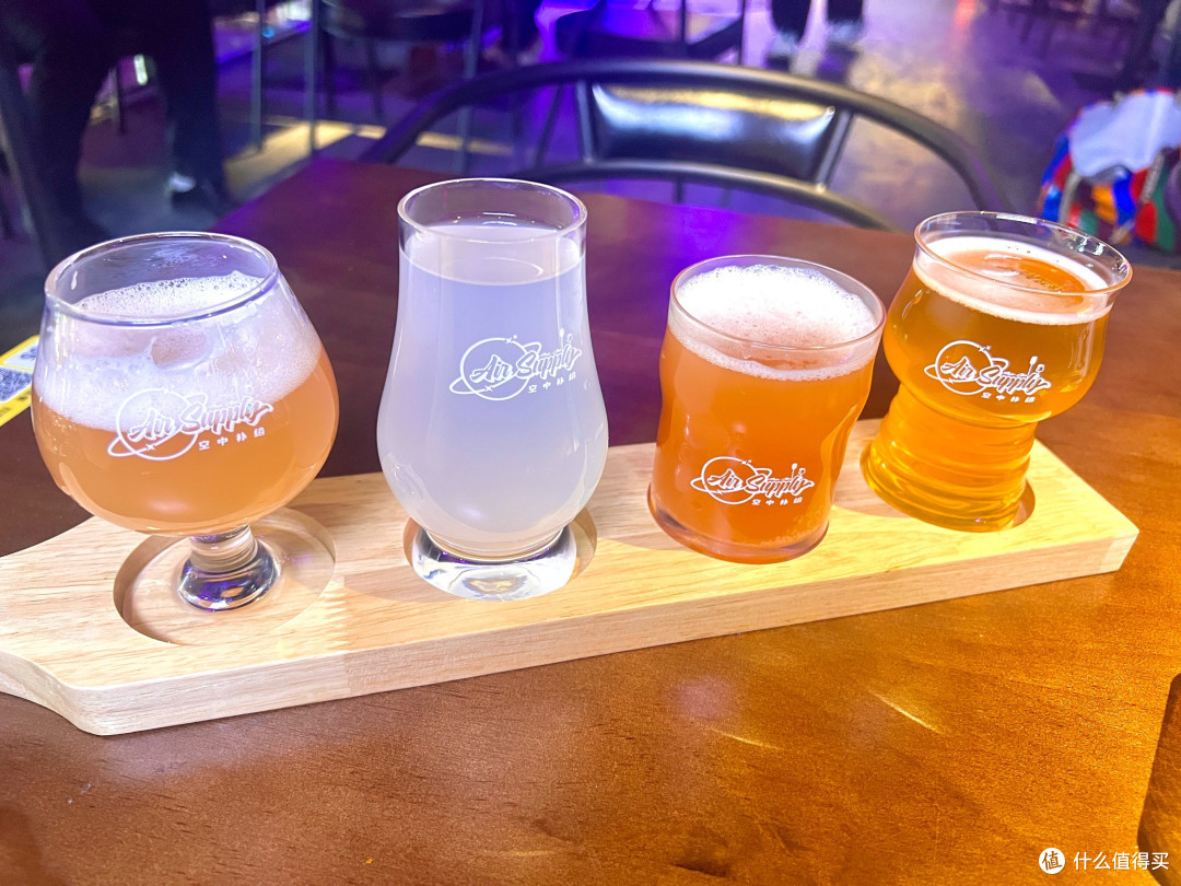 夏日啤酒狂欢，共享欢乐时光