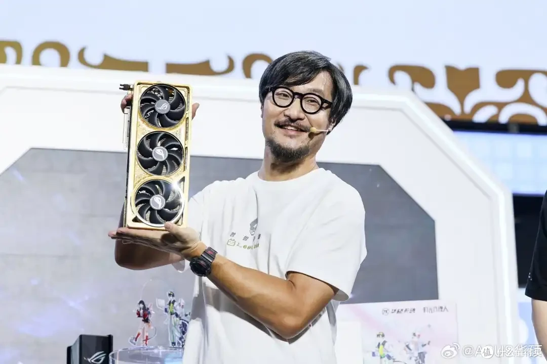 谁才是真正的黄金版？华硕ROG展示5公斤纯金打造RTX 5090夜神！