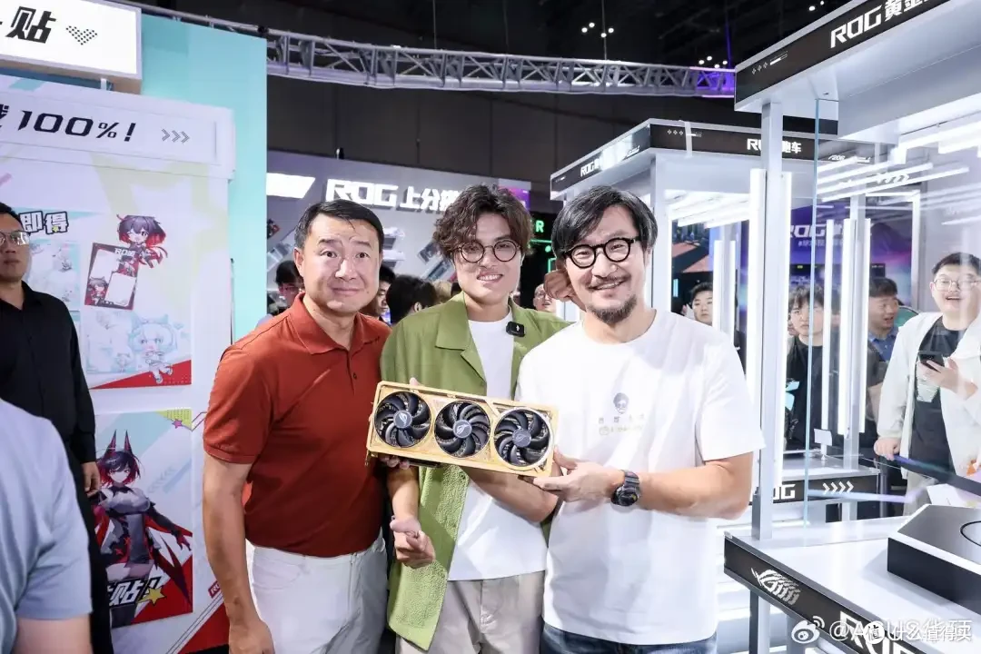 谁才是真正的黄金版？华硕ROG展示5公斤纯金打造RTX 5090夜神！